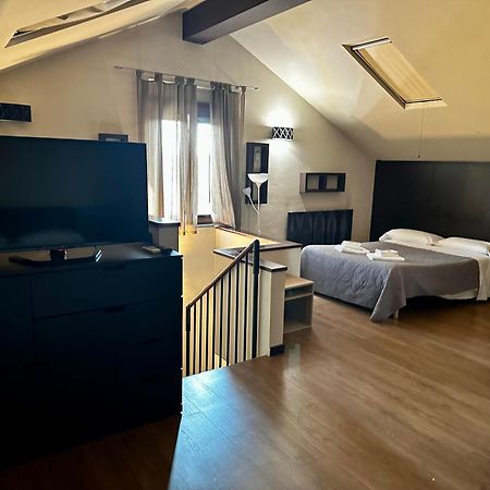 Отель Borgo Manzoni - Charming House Роццано Экстерьер фото