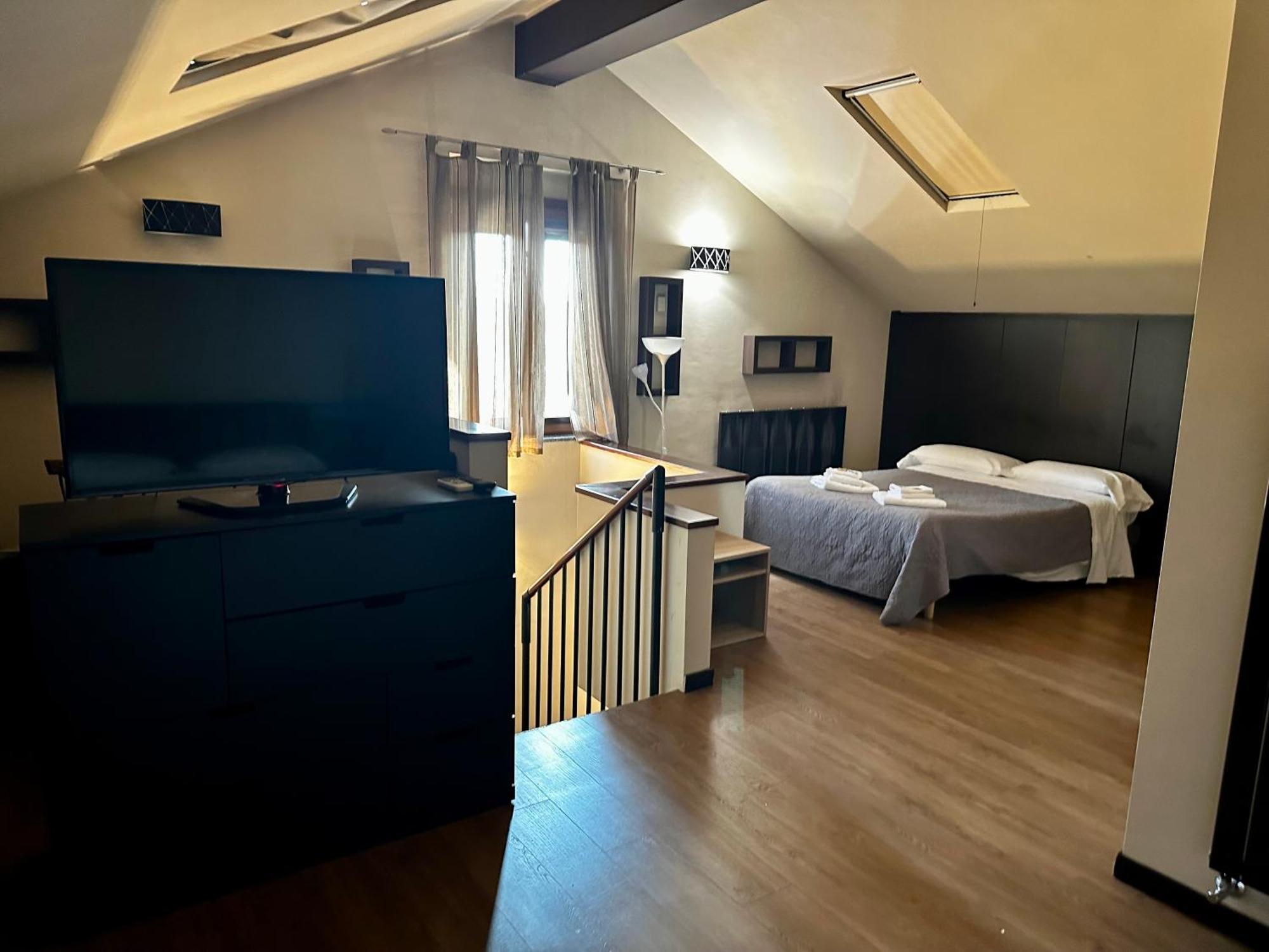 Отель Borgo Manzoni - Charming House Роццано Экстерьер фото