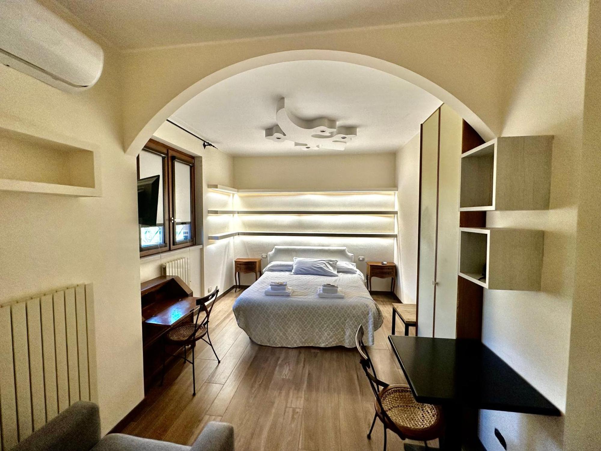 Отель Borgo Manzoni - Charming House Роццано Экстерьер фото